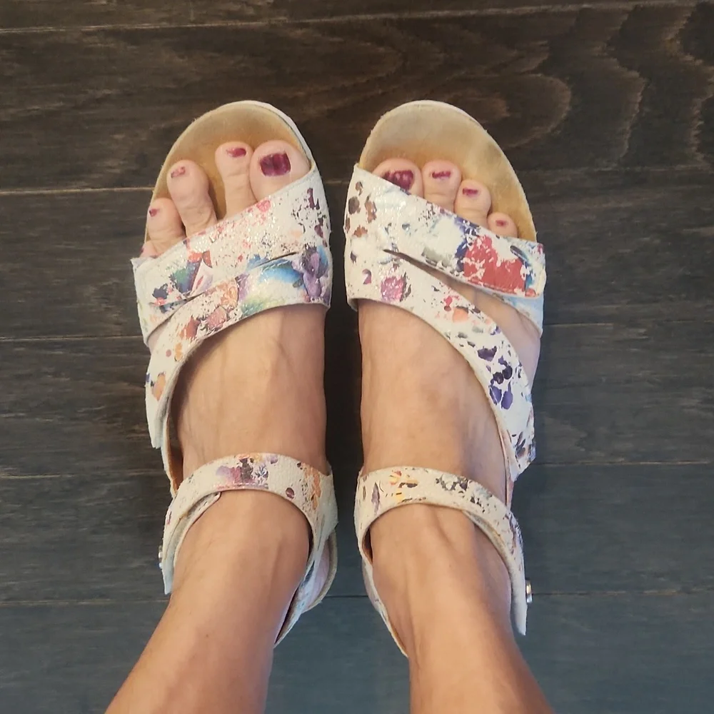 Think! Womens Hook And Loop Sandals White Floral - Picture 6 of 7